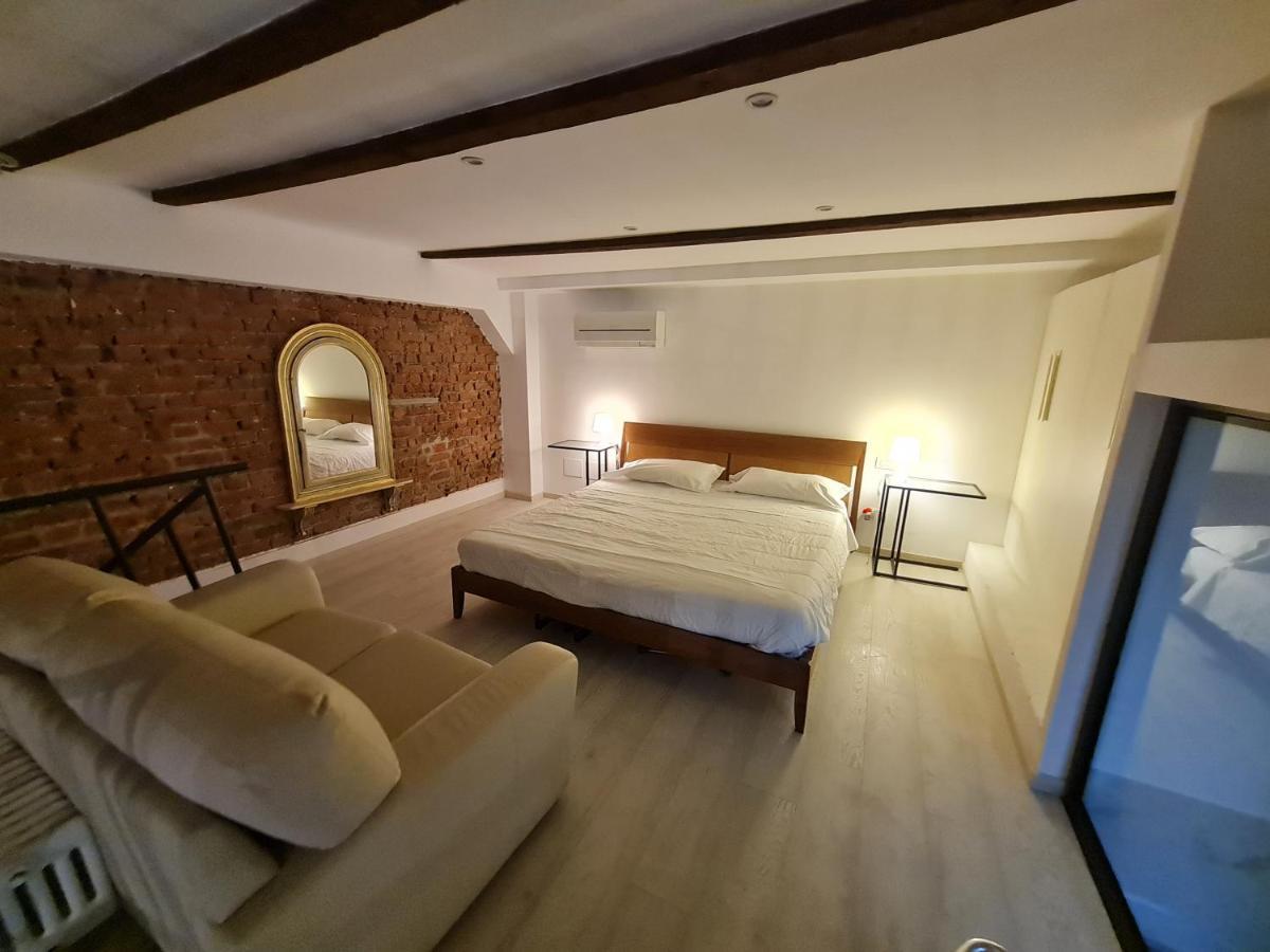 Isola - Ugo Bassi Charme Loft Apartment