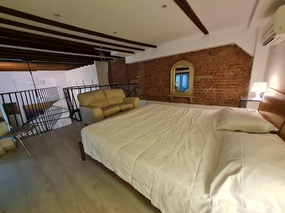 Isola - Ugo Bassi Charme Loft Apartment